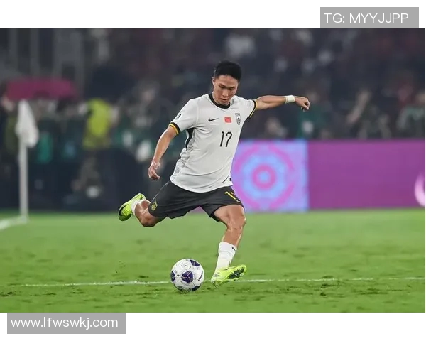 南美足球明星男士衬衫图片展示时尚与激情的完美结合 南美足球明星男士衬衫图片展示时尚与激情的完美结合