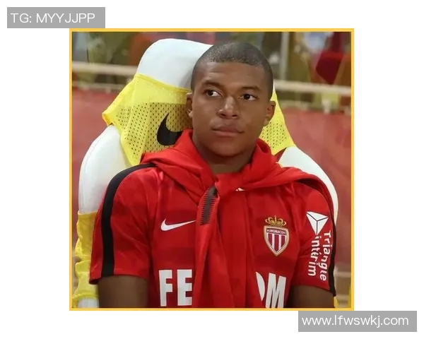 泰国青少年足球明星崭露头角帅气风采引领新一代运动潮流